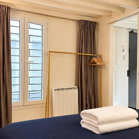 Boutique 1 Bedroom In 2 Apartment Paris